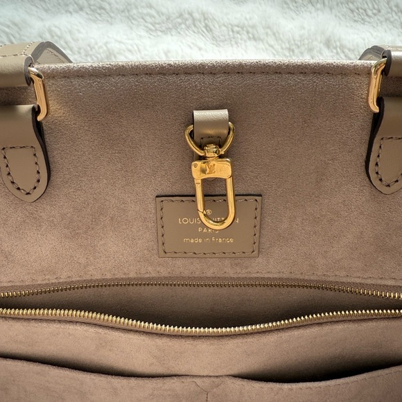 Louis Vuitton OnTheGo MM - Picture 4 of 11